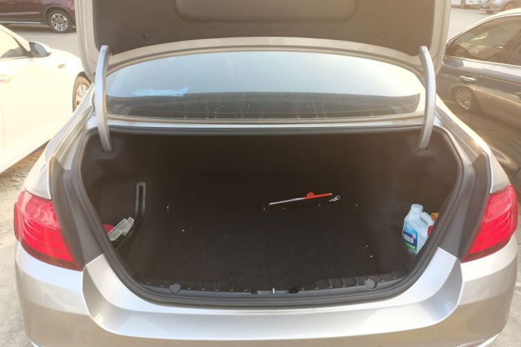 宝马5系 2014款 525Li 豪华设计套装机舱底盘23