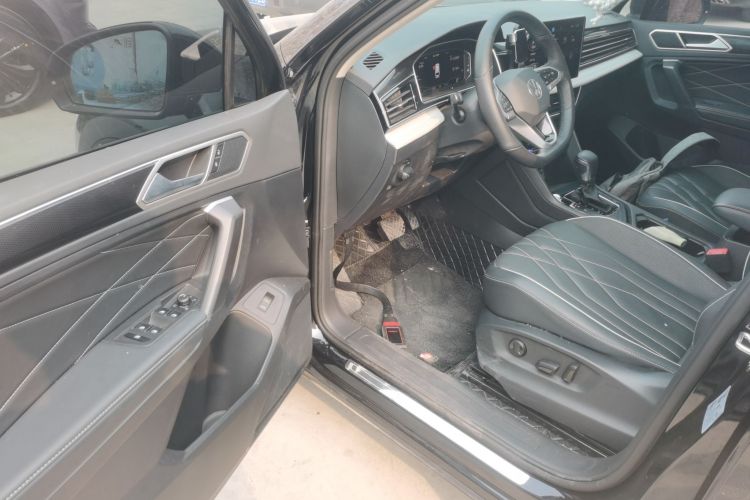 大众 途观L 2024款 330TSI 自动两驱智享版中控内饰20