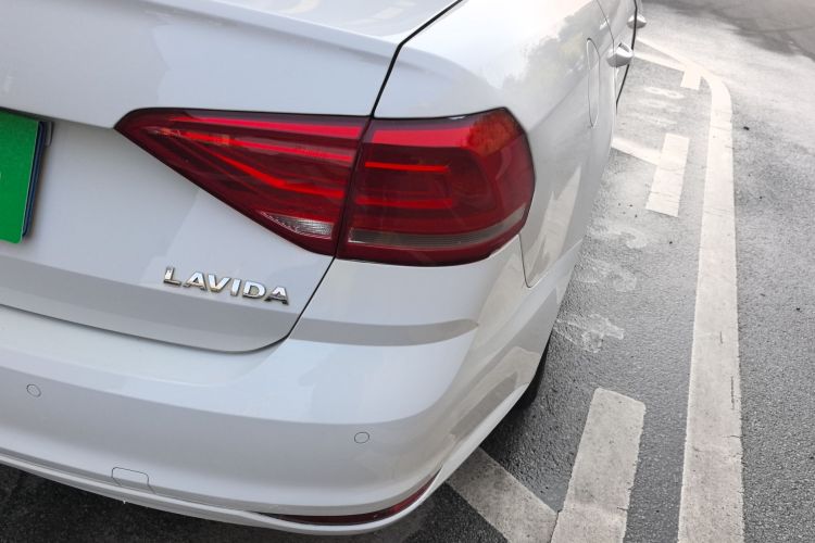 大众 朗逸 2017款 1.6L 自动风尚版车身外观9