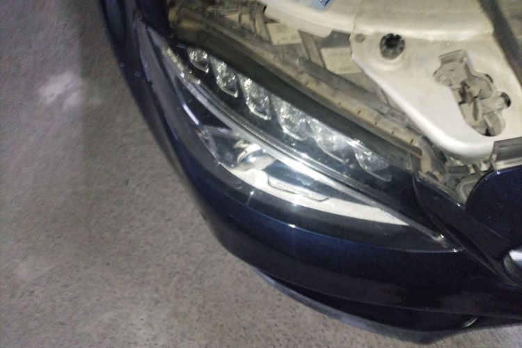 奔驰C级 2016款 C 200 L 运动型车身外观8