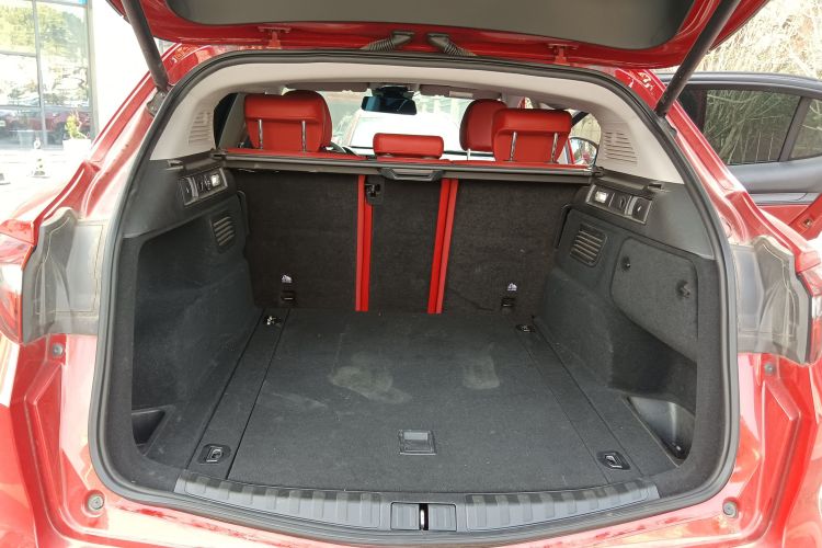 阿尔法·罗密欧 Stelvio斯坦维 2017款 2.0T 200HP 精英版机舱底盘23