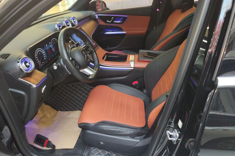奔驰GLC 2023款 GLC 300 L 4MATIC 动感型 5座中控内饰19