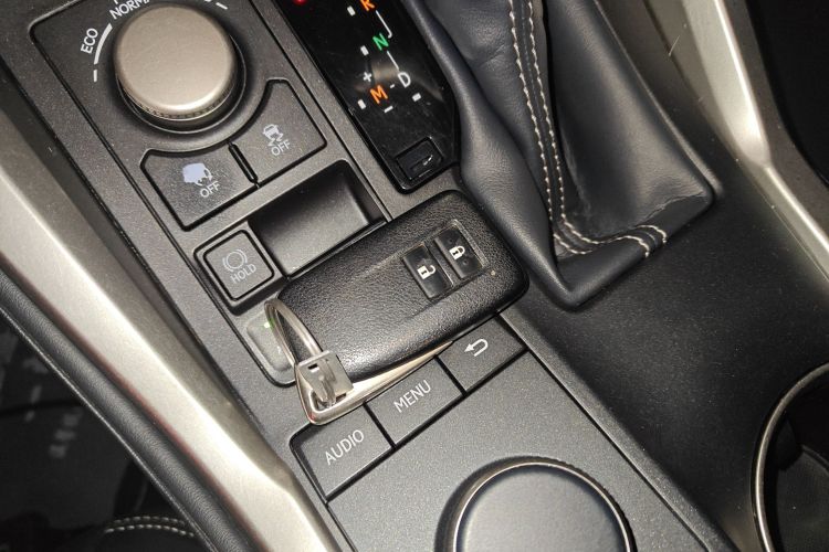 雷克萨斯NX 2015款 200 前驱 锋行版中控内饰7001