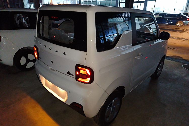 吉利银河 2024款 熊猫mini 200km 耐力熊车身外观7