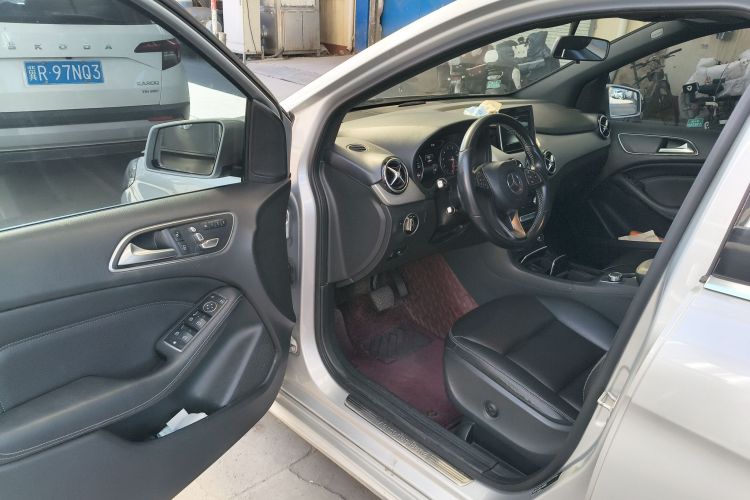 奔驰B级 2015款 B 200 时尚型中控内饰7003