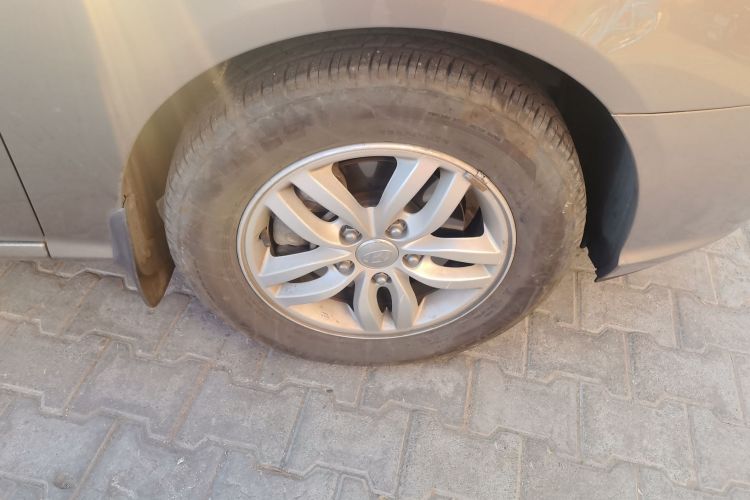 现代 悦动 2011款 1.6L 手动豪华型车身外观10