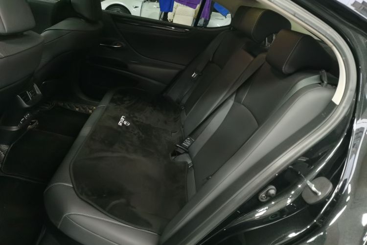 雷克萨斯ES 2021款 300h 臻享版中控内饰21