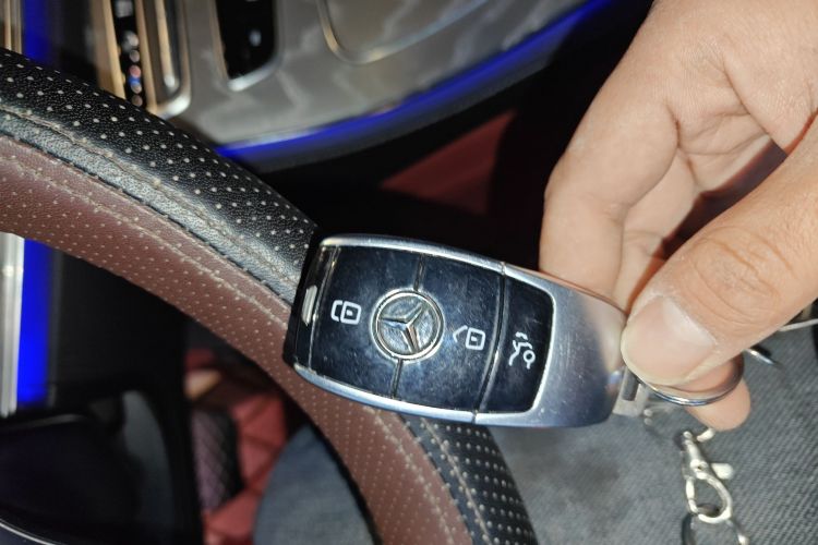 奔驰E级 2021款 改款 E 260 L 4MATIC中控内饰11