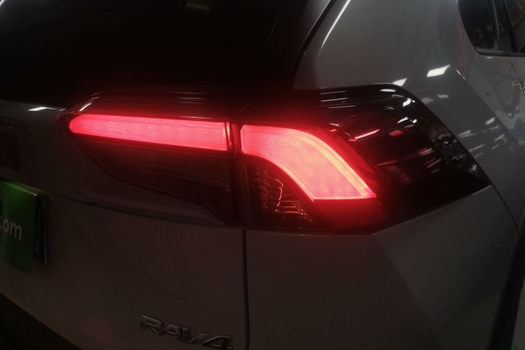 丰田 RAV4荣放 2020款 2.0L CVT两驱风尚PLUS版车身外观6006