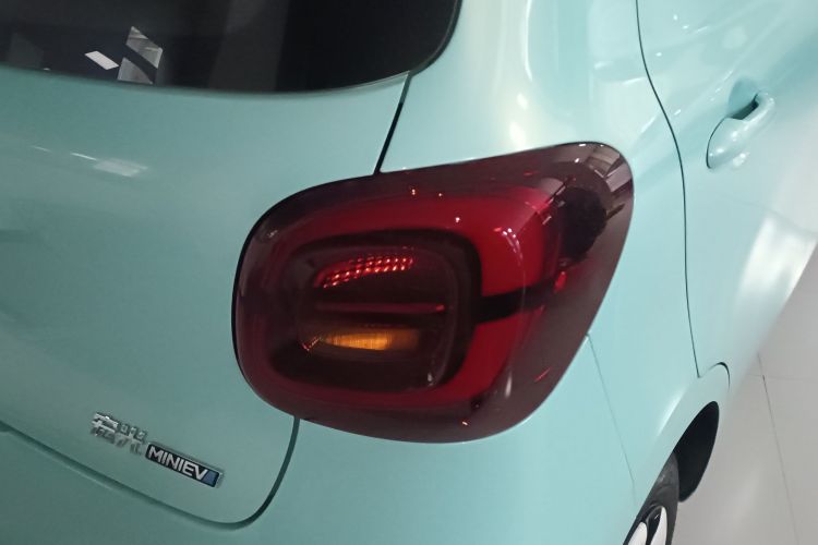 五菱汽车 宏光MINIEV 2025款 四门版 臻享+款车身外观9