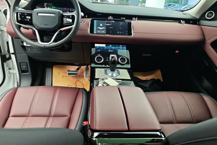 路虎 揽胜极光 2022款 极光L 249PS R-Dynamic 豪华版中控内饰16