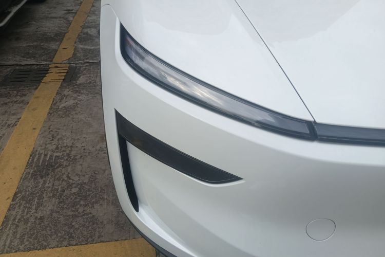 特斯拉 Model Y L 2025款 长续航全轮驱动版车身外观8