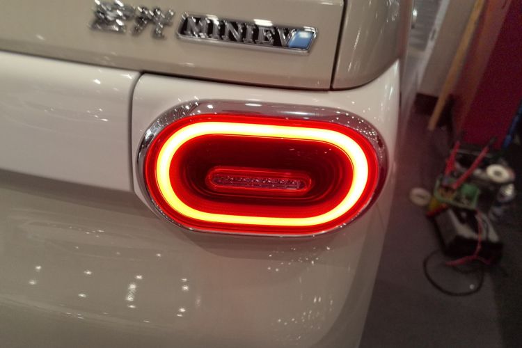 五菱汽车 宏光MINIEV 2024款 第三代 215km 进阶版车身外观9