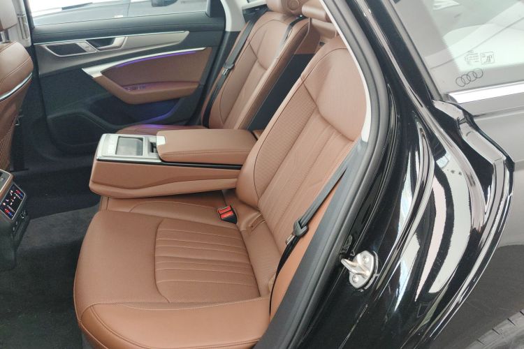 奥迪A6L 2025款 45 TFSI 臻选动感型+通风舒享包中控内饰21