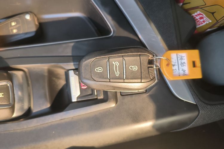 标致4008 2017款 350THP 豪华版中控内饰7001