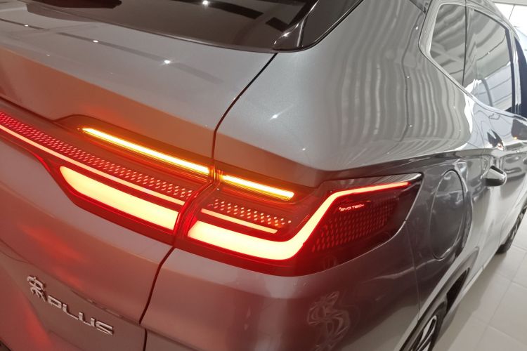 比亚迪 宋PLUS新能源 2023款 冠军版 DM-i 110KM 旗舰型车身外观6006