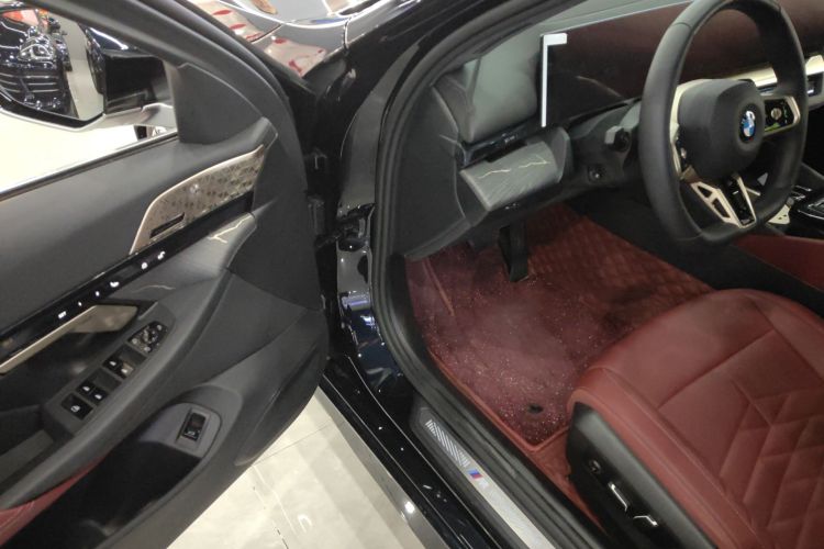 宝马5系 2025款 530Li 尊享型 M运动套装中控内饰20