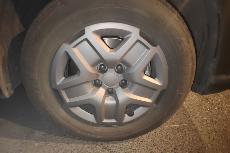 比亚迪 元UP 2025款 智驾版 401KM 活力版车身外观10