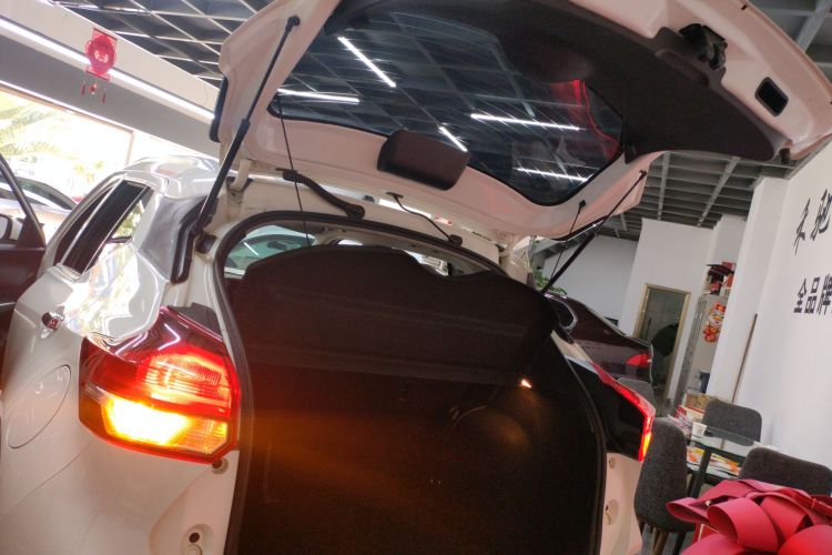 日产 劲客 2018款 1.5L CVT智联豪华版机舱底盘23