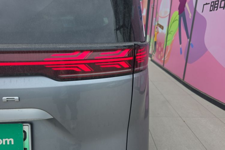 腾势D9 2022款 DM-i 970 四驱旗舰型车身外观9