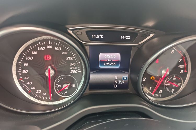 奔驰GLA 2019款 GLA 200 时尚型中控内饰15