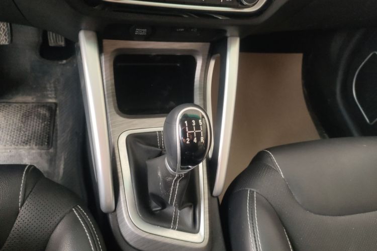 吉利汽车 远景X3 2017款 1.5L 手动尊贵型局部细节18