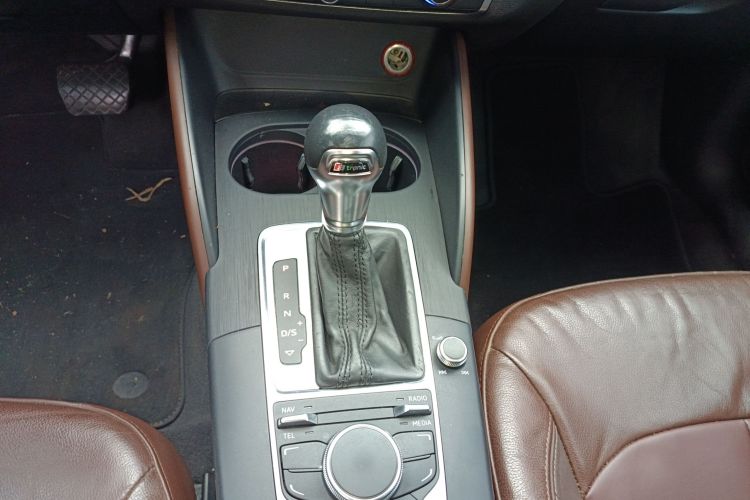 奥迪A3 2016款 Sportback 35 TFSI 风尚型中控内饰18