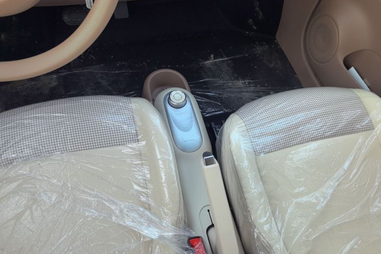 五菱汽车 宏光MINIEV 2025款 四门版 进阶款中控内饰18