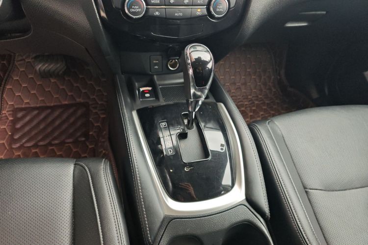 日产 奇骏 2021款 2.0L CVT 2WD XL ITS舒适纪念版中控内饰18