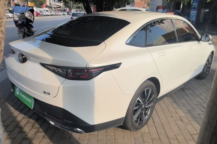 长安 逸动 2024款 1.5T GDI自动 尊贵型车身外观6005