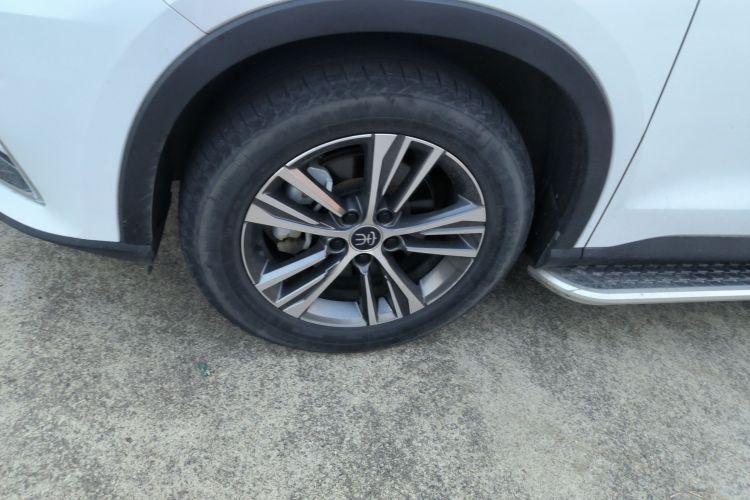 比亚迪 宋Pro 2019款 1.5T 自动精英型车身外观35