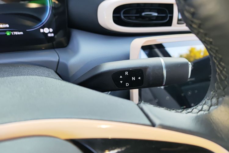 零跑汽车 零跑T03 2021款 400豪华版中控内饰18