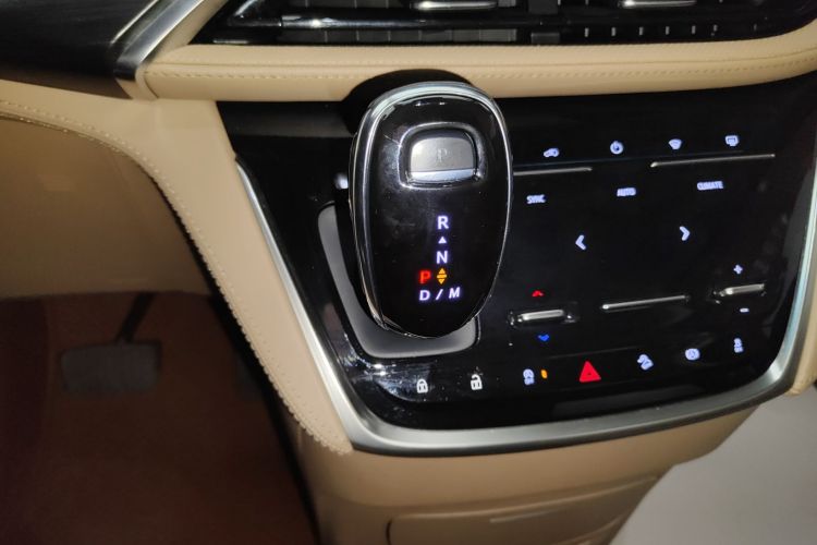 别克GL8 2021款 ES陆尊 653T 尊享型中控内饰18