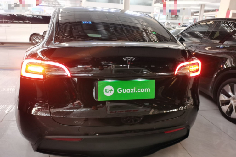 特斯拉 Model Y 2022款 改款 后轮驱动版车身外观6