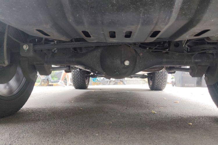 北京BJ40 2018款 PLUS 2.0T 自动四驱城市猎人版局部细节9009