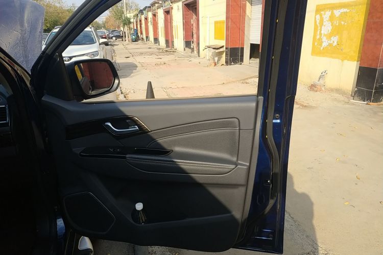 五十铃 铃拓 2020款 2.5T两驱手动领航版 国VI 加长版JE4D25Q6A中控内饰7005