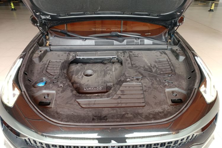 领克05 2020款 2.0TD 四驱劲Halo机舱底盘24