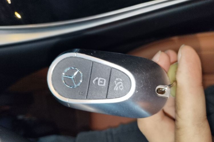 奔驰GLC 2024款 GLC 260 L 4MATIC 动感型 5座中控内饰7001