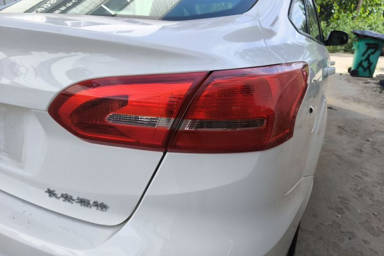 福特 福克斯 2015款 三厢 1.6L 自动舒适型车身外观6006