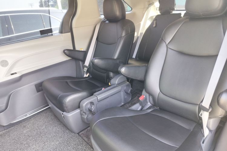 丰田 赛那SIENNA 2021款 2.5L混动 舒适版中控内饰21