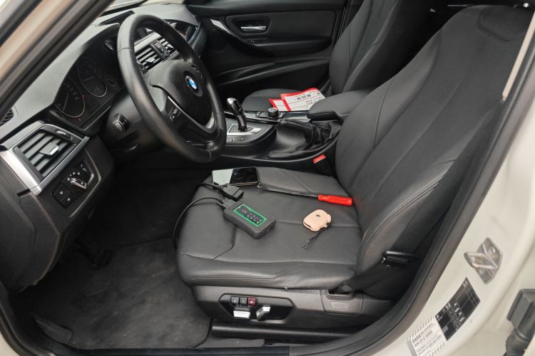 宝马3系 2016款 316i 时尚型中控内饰19