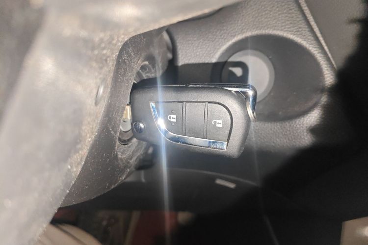 丰田 卡罗拉锐放 2023款 2.0L 先锋版中控内饰11