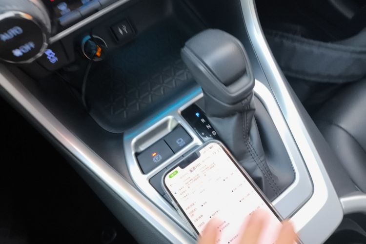 丰田 RAV4荣放 2020款 2.0L CVT两驱风尚版中控内饰18