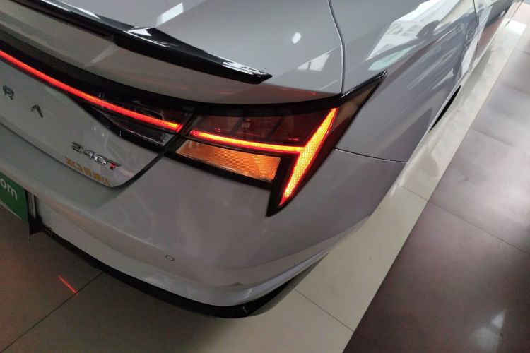 现代 伊兰特 2022款 240TGDi DCT LUX尊贵版车身外观6006