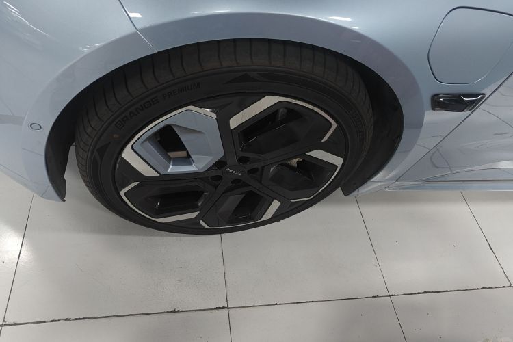 极氪001 2022款 超长续航双电机 YOU版车身外观6003