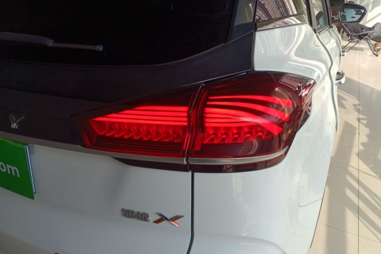 吉利汽车 2022款 博越X 1.8TD DCT智慧型车身外观9