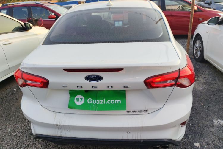 福特 福克斯 2020款 三厢 1.5L 自动锋跃型车身外观6