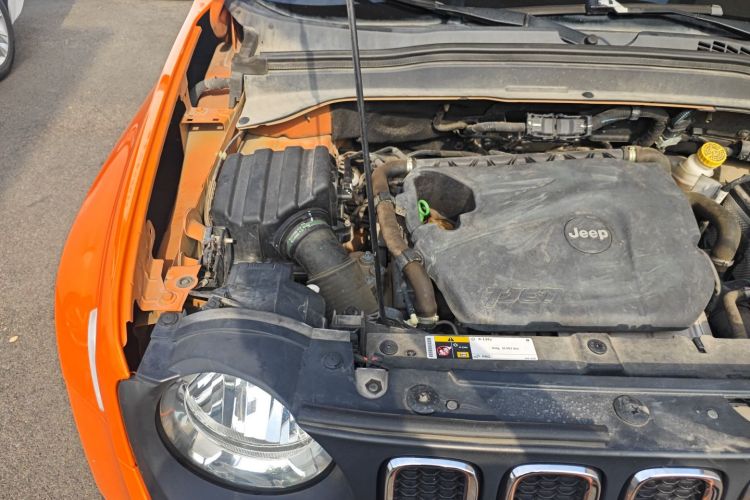 Jeep 自由侠 2018款 互联大屏版 180T 自动高能版局部细节9006