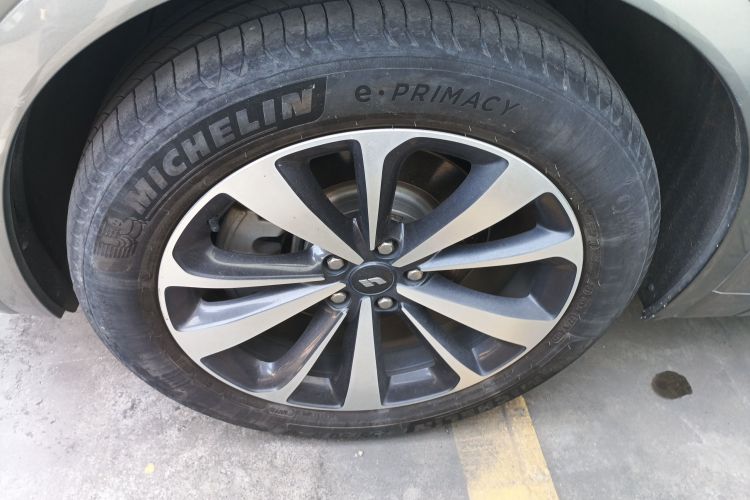 理想汽车 理想ONE 2020款 增程6座版车身外观6007