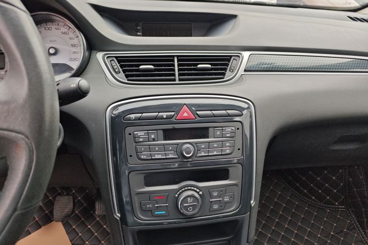 标致308 2014款 乐享版 经典 1.6L 手动优尚型中控内饰16